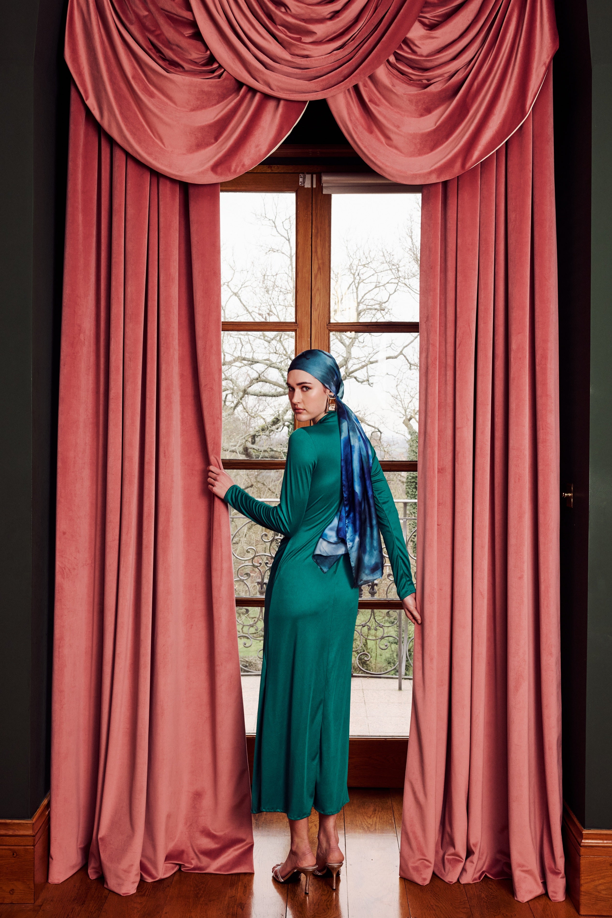 Lisa Modest Maxi Dress | SP260138