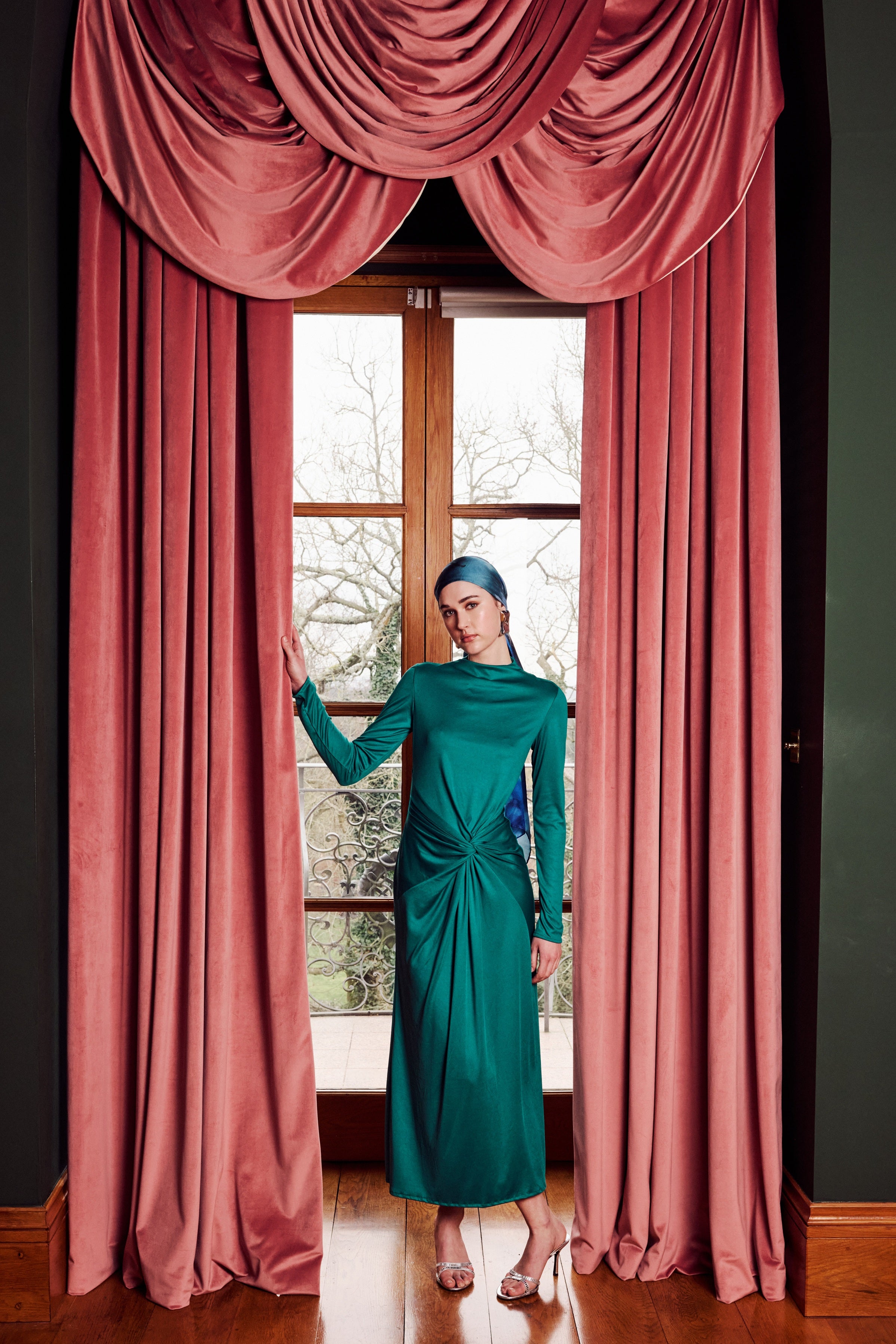 Lisa Modest Maxi Dress | SP260138
