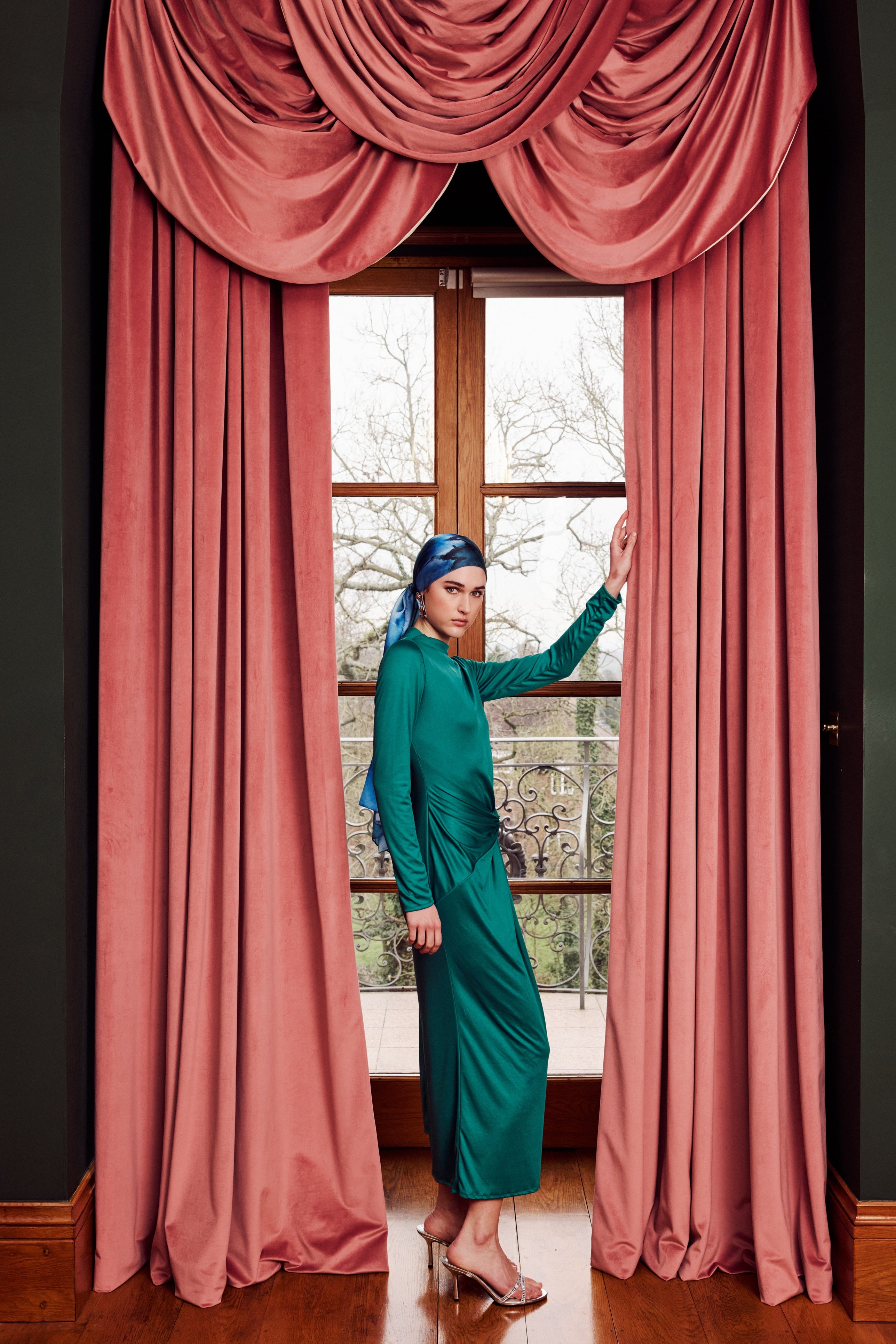 Lisa Modest Maxi Dress | SP260138